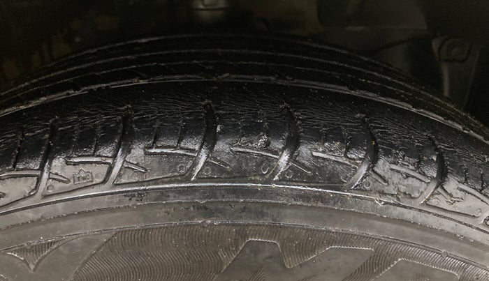 2015 Honda Mobilio 1.5L I-VTEC S, Petrol, Manual, 1,30,509 km, Right Front Tyre Tread