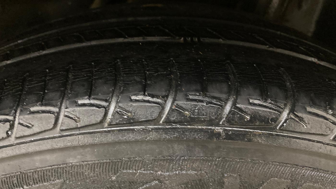 2015 Honda Mobilio 1.5L I-VTEC S, Petrol, Manual, 1,30,509 km, Left Rear Tyre Tread