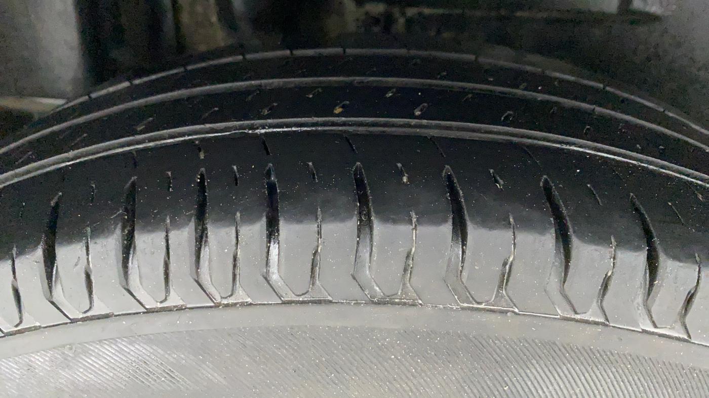 2018 Maruti Dzire VDI, Diesel, Manual, 64,876 km, Right Rear Tyre Tread