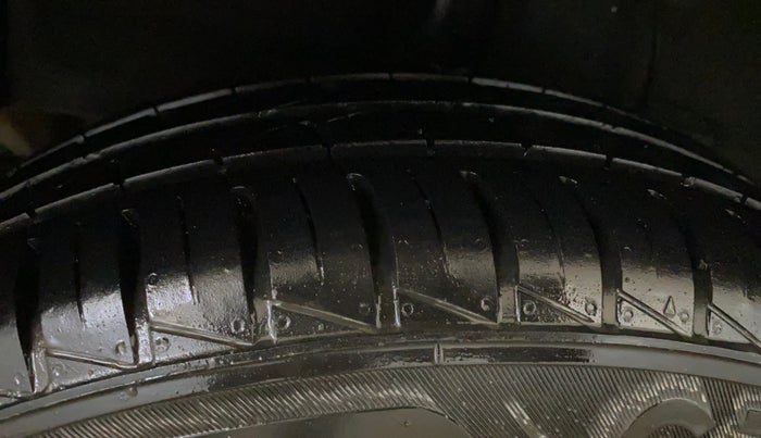 2021 Hyundai GRAND I10 NIOS SPORTZ 1.2 KAPPA VTVT, Petrol, Manual, 27,119 km, Right Rear Tyre Tread