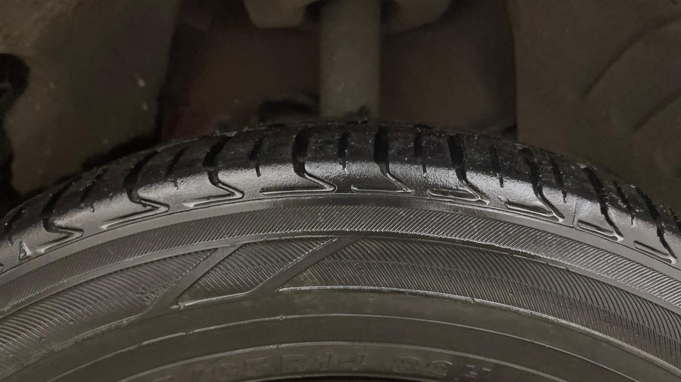 2015 Tata Bolt XMS REVOTRON, Petrol, Manual, 1,39,259 km, Right Front Tyre Tread