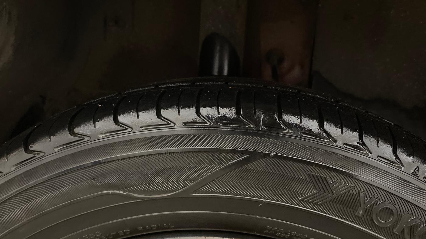 2015 Tata Bolt XMS REVOTRON, Petrol, Manual, 1,39,259 km, Right Rear Tyre Tread