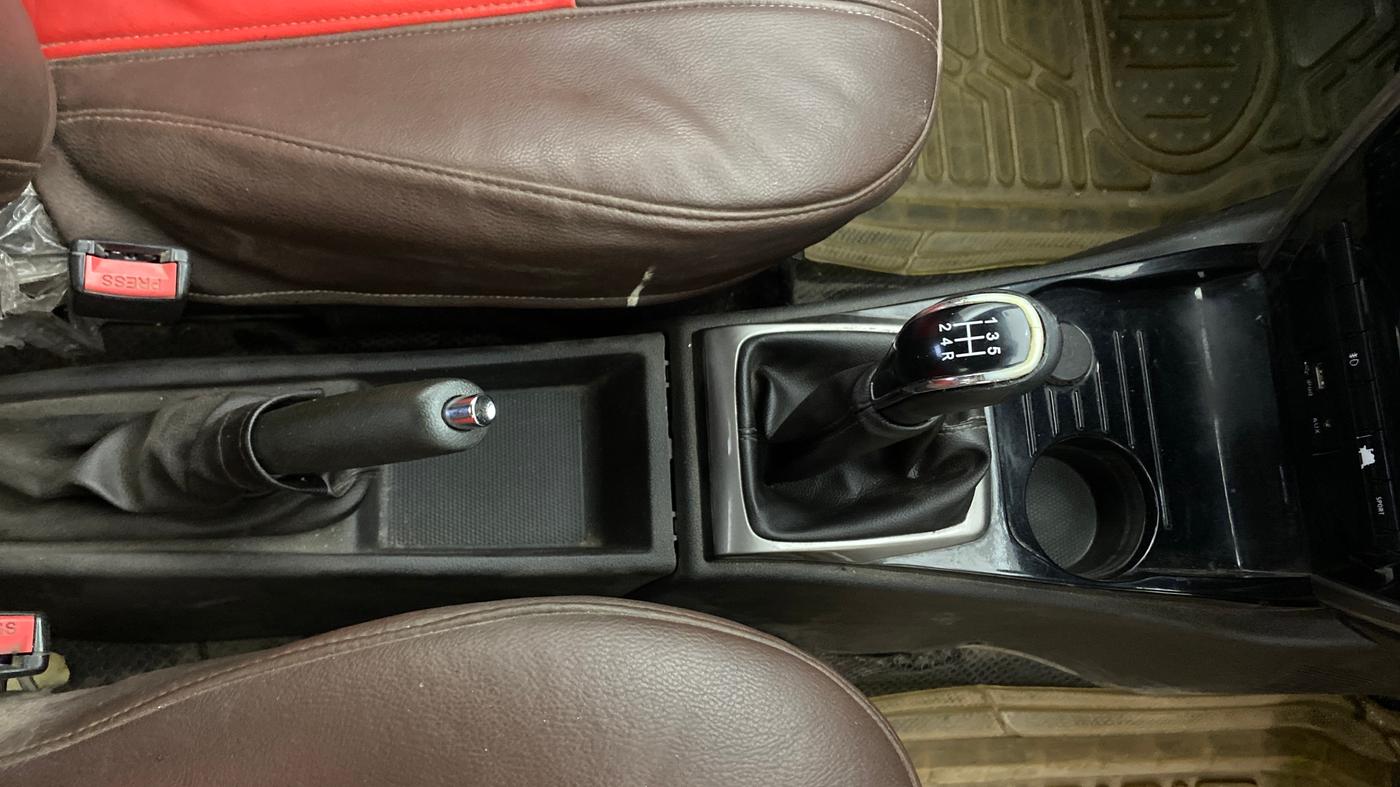 2015 Tata Bolt XMS REVOTRON, Petrol, Manual, 1,39,259 km, Gear Lever