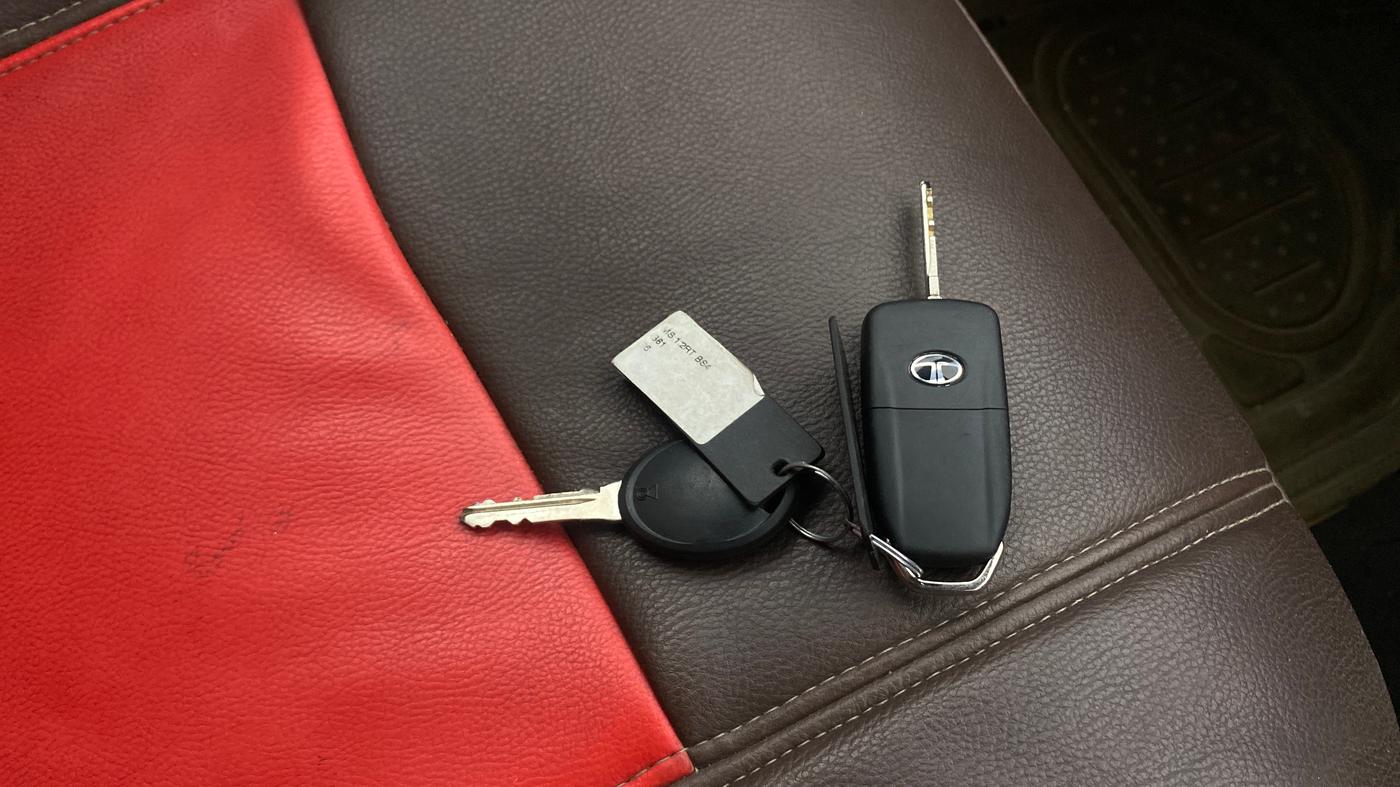 2015 Tata Bolt XMS REVOTRON, Petrol, Manual, 1,39,259 km, Key Close Up