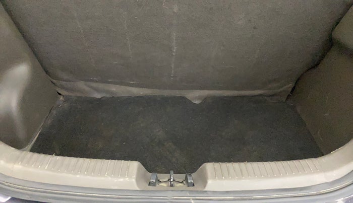 2015 Hyundai i10 MAGNA 1.1, Petrol, Manual, 47,411 km, Boot Inside