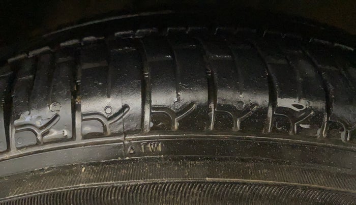 2015 Hyundai i10 MAGNA 1.1, Petrol, Manual, 47,411 km, Right Front Tyre Tread