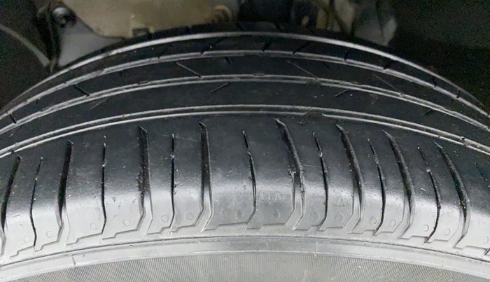 2017 Renault Duster RXZ AMT 110 PS, Diesel, Automatic, 89,537 km, Left Front Tyre Tread