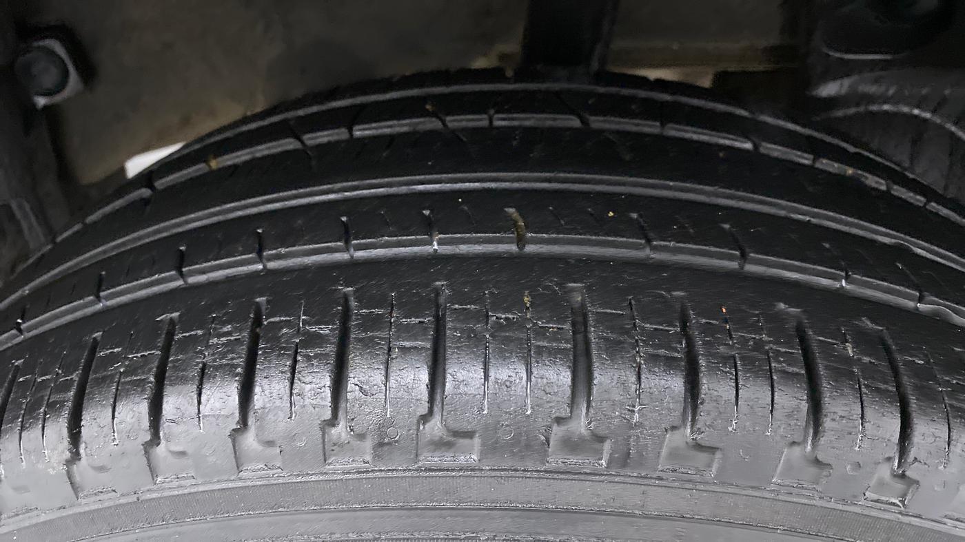 2017 Renault Duster RXZ AMT 110 PS, Diesel, Automatic, 80,077 km, Left Rear Tyre Tread