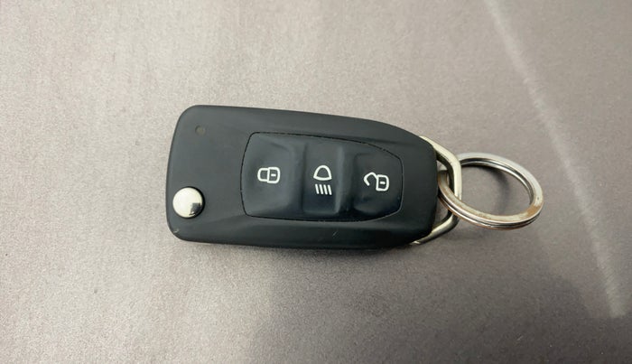 2016 Tata Tiago XZ PETROL, Petrol, Manual, 12,101 km, Key Close Up