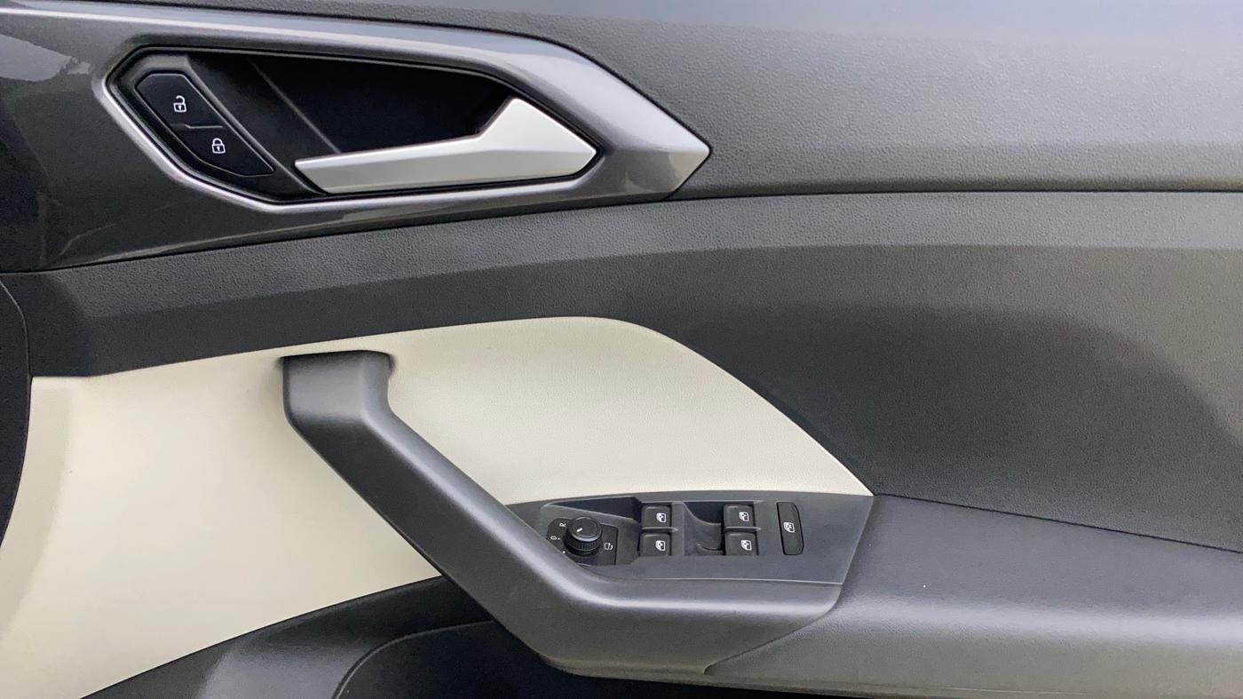 2022 Volkswagen TAIGUN TOPLINE 1.0 TSI MT, Petrol, Manual, 78,249 km, Driver Side Door Panels Control