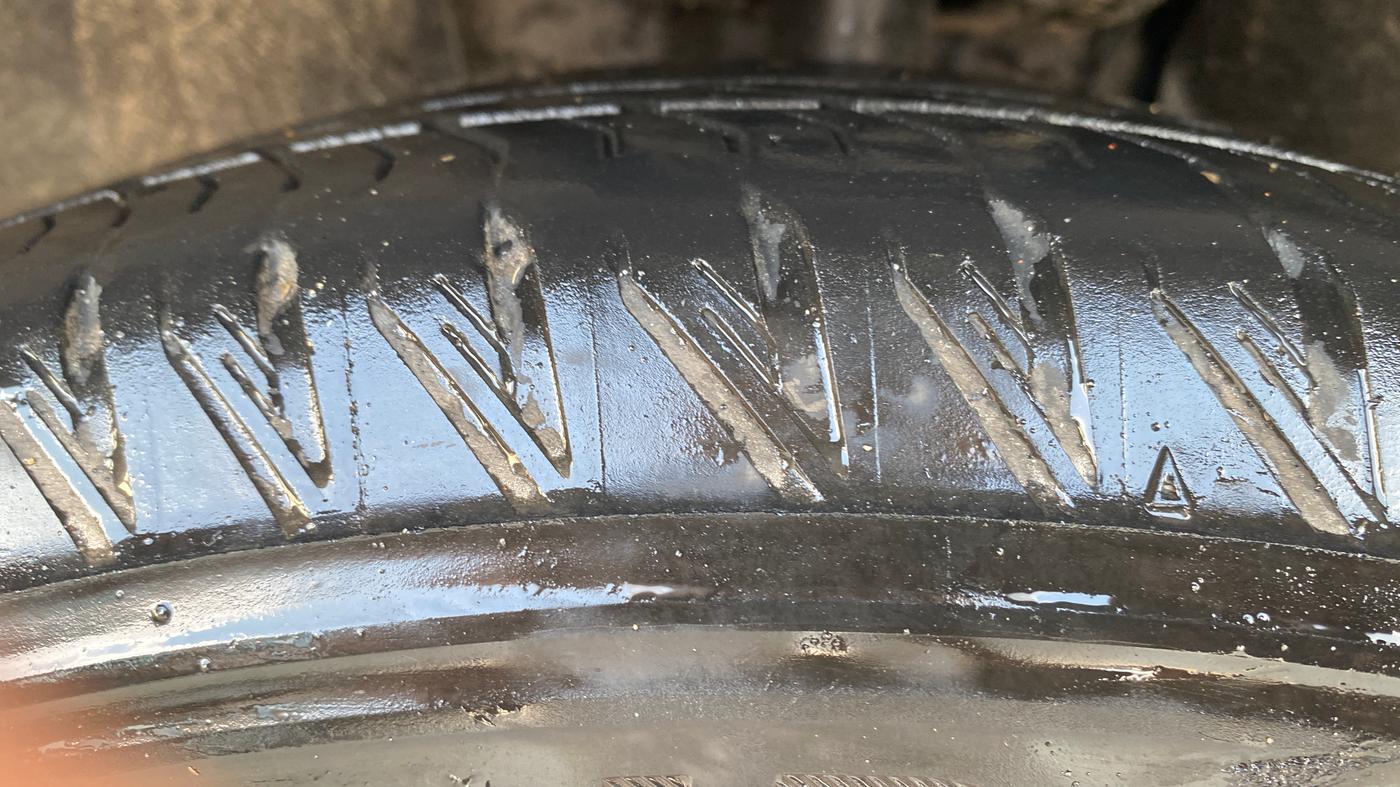 2021 Mahindra XUV500 W11, Diesel, Manual, 87,424 km, Left Front Tyre Tread