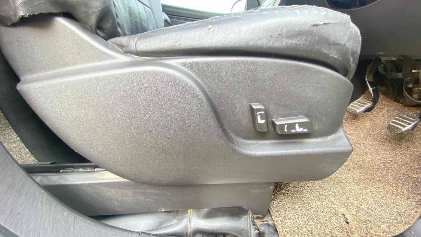 2021 Mahindra XUV500 W11, Diesel, Manual, 87,424 km, Driver Side Adjustment Panel
