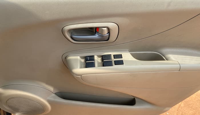 2013 Maruti A Star VXI (ABS) AT, Petrol, Automatic, 60,978 km, Driver Side Door Panels Control