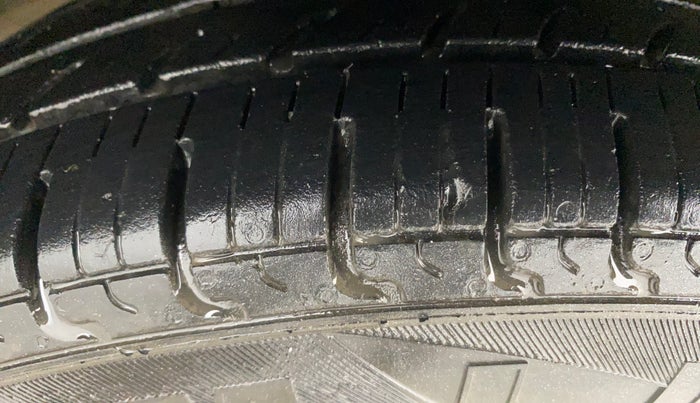 2018 Datsun Redi Go T (O), Petrol, Manual, 76,264 km, Right Front Tyre Tread