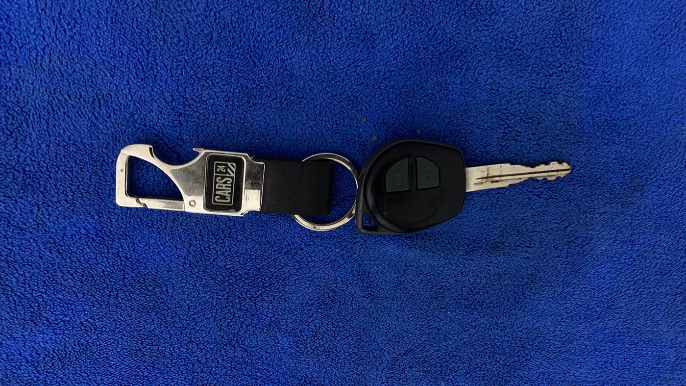 2017 Maruti Swift LXI (O), Petrol, Manual, 89,803 km, Key Close Up