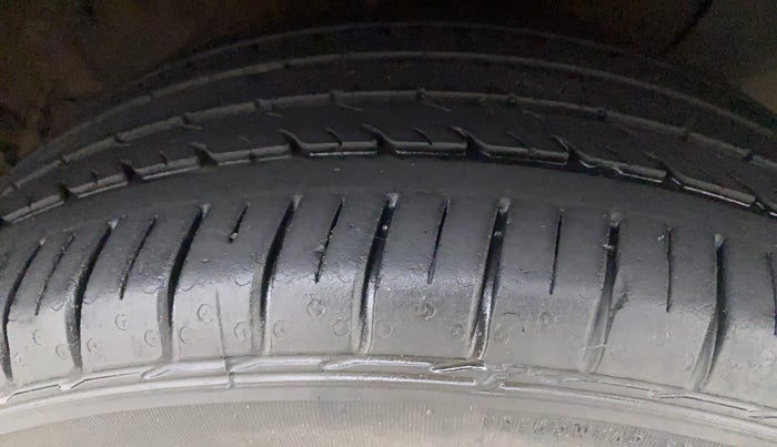 2016 Hyundai Elite i20 ASTA 1.2 (O), Petrol, Manual, 76,384 km, Right Front Tyre Tread