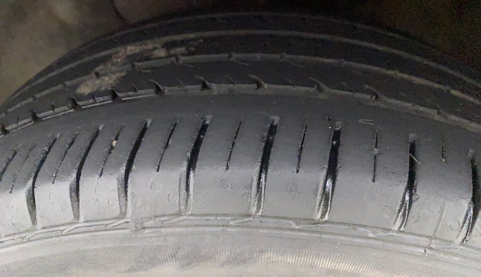2016 Hyundai Elite i20 ASTA 1.2 (O), Petrol, Manual, 76,384 km, Left Front Tyre Tread