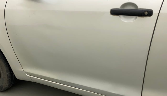 2015 Maruti Swift Dzire LXI, Petrol, Manual, 96,236 km, Front passenger door - Slightly dented