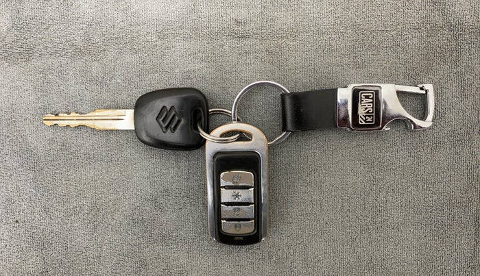 2015 Maruti Swift Dzire LXI, Petrol, Manual, 96,236 km, Key Close Up