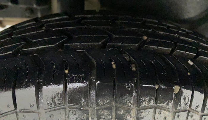 2015 Maruti Swift Dzire LXI, Petrol, Manual, 96,236 km, Right Rear Tyre Tread