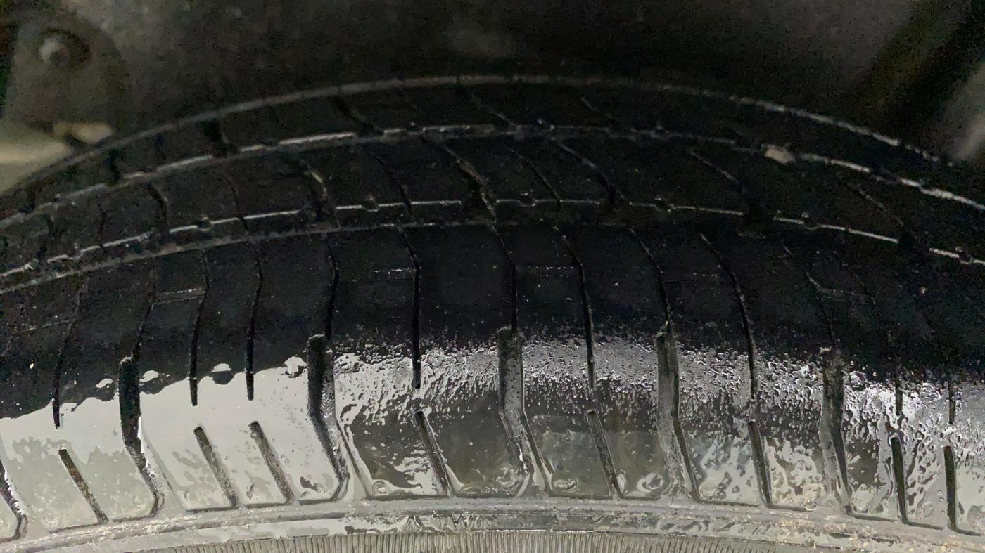 2015 Maruti Swift Dzire LXI, Petrol, Manual, 96,236 km, Left Rear Tyre Tread
