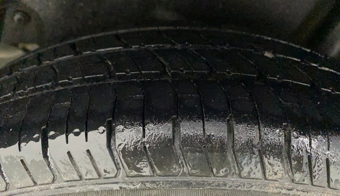 2015 Maruti Swift Dzire LXI, Petrol, Manual, 96,236 km, Left Rear Tyre Tread