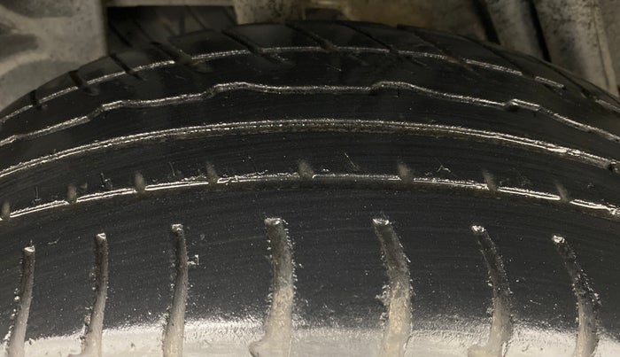 2015 Renault Duster RXZ DIESEL 110, Diesel, Manual, 41,898 km, Right Rear Tyre Tread