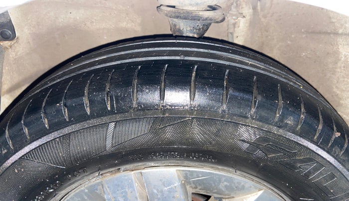 2016 Maruti Alto 800 LXI, Petrol, Manual, 66,920 km, Left Front Tyre Tread