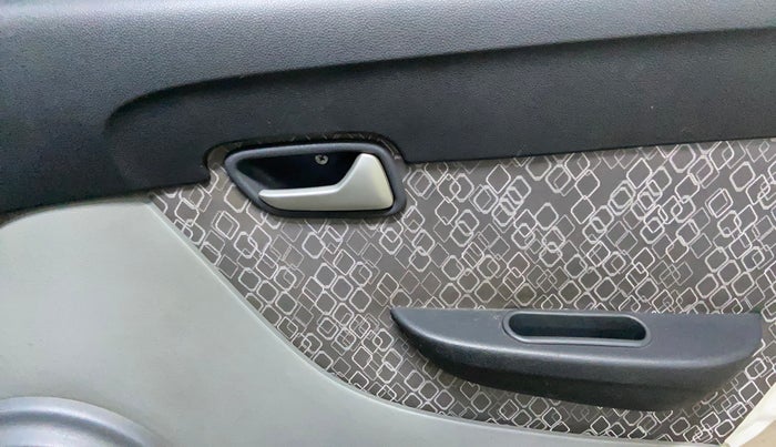 2016 Maruti Alto 800 LXI, Petrol, Manual, 66,920 km, Driver Side Door Panels Control