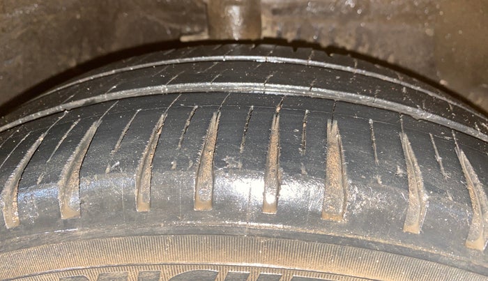 2014 Hyundai Grand i10 ASTA 1.2 KAPPA VTVT, Petrol, Manual, 1,05,349 km, Right Front Tyre Tread