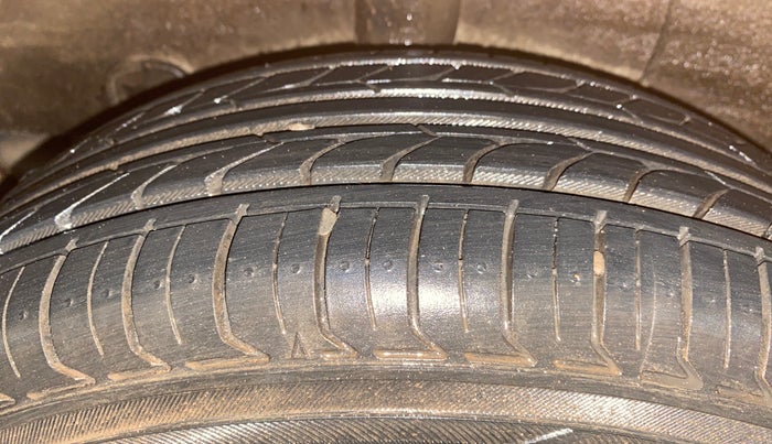 2014 Hyundai Grand i10 ASTA 1.2 KAPPA VTVT, Petrol, Manual, 1,05,349 km, Right Rear Tyre Tread