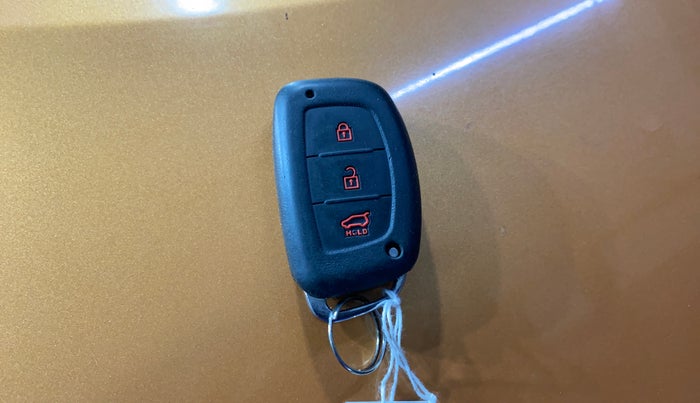 2014 Hyundai Grand i10 ASTA 1.2 KAPPA VTVT, Petrol, Manual, 1,05,349 km, Key Close Up