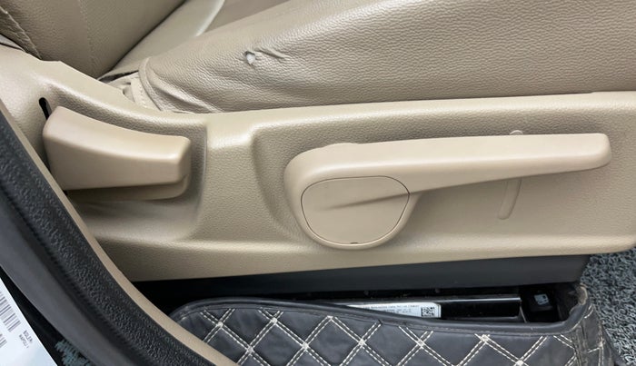 2023 Mahindra BOLERO NEO N10 R, Diesel, Manual, 44,266 km, Driver Side Adjustment Panel