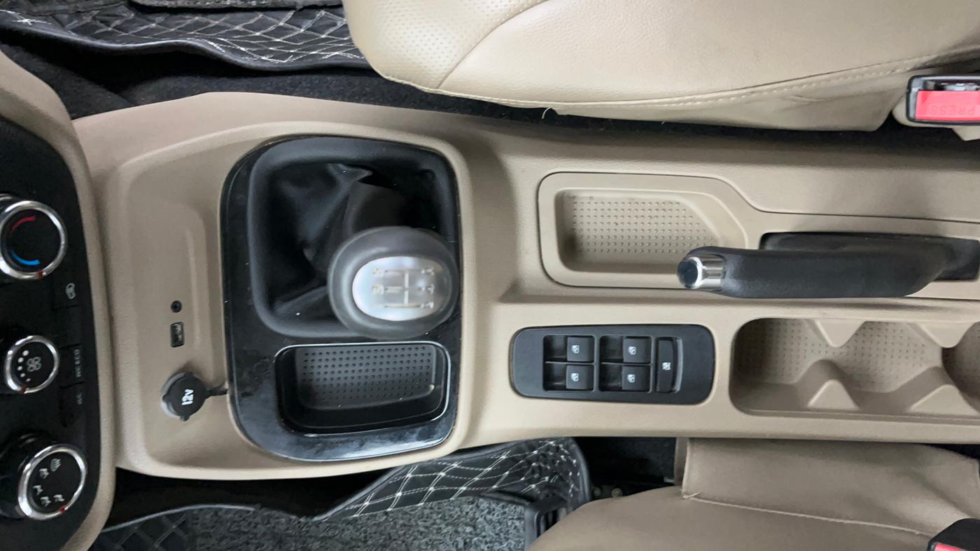 2023 Mahindra BOLERO NEO N10 R, Diesel, Manual, 44,322 km, Gear Lever