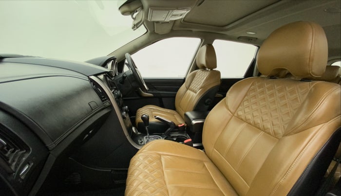 2018 Mahindra XUV500 W11 AT, Diesel, Automatic, 60,820 km, Right Side Front Door Cabin
