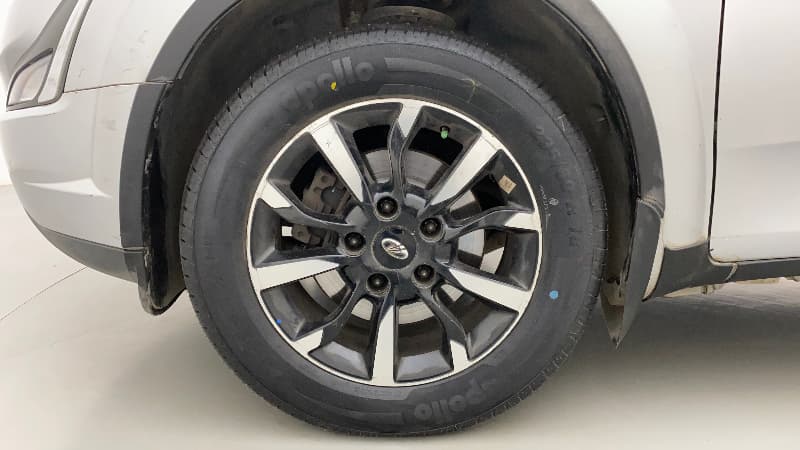 2018 Mahindra XUV500 W11 AT, Diesel, Automatic, 60,820 km, Left Front Wheel