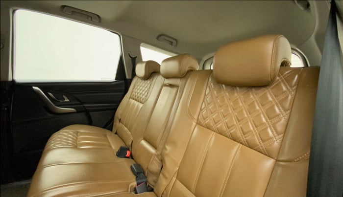 2018 Mahindra XUV500 W11 AT, Diesel, Automatic, 60,820 km, Right Side Rear Door Cabin