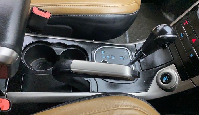 2018 Mahindra XUV500 W11 AT, Diesel, Automatic, 60,820 km, Gear Lever