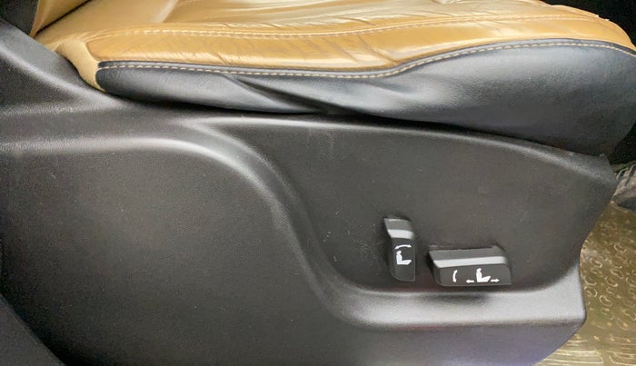 2018 Mahindra XUV500 W11 AT, Diesel, Automatic, 60,820 km, Driver Side Adjustment Panel