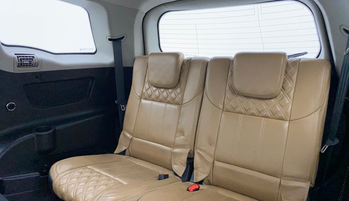 2018 Mahindra XUV500 W11 AT, Diesel, Automatic, 60,820 km, Third Seat Row ( optional )