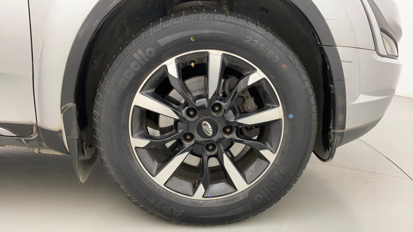 2018 Mahindra XUV500 W11 AT, Diesel, Automatic, 60,820 km, Right Front Wheel