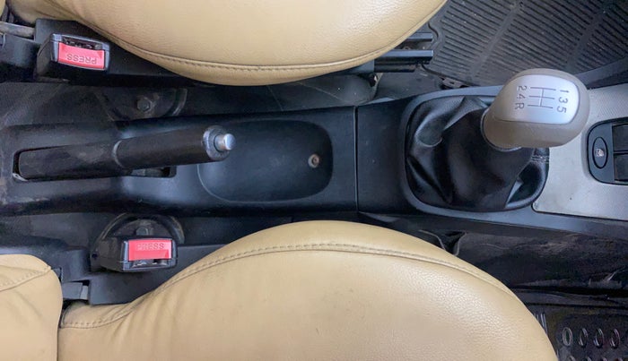 2016 Tata Indigo ECS LX TDI, Diesel, Manual, 1,24,748 km, Gear Lever