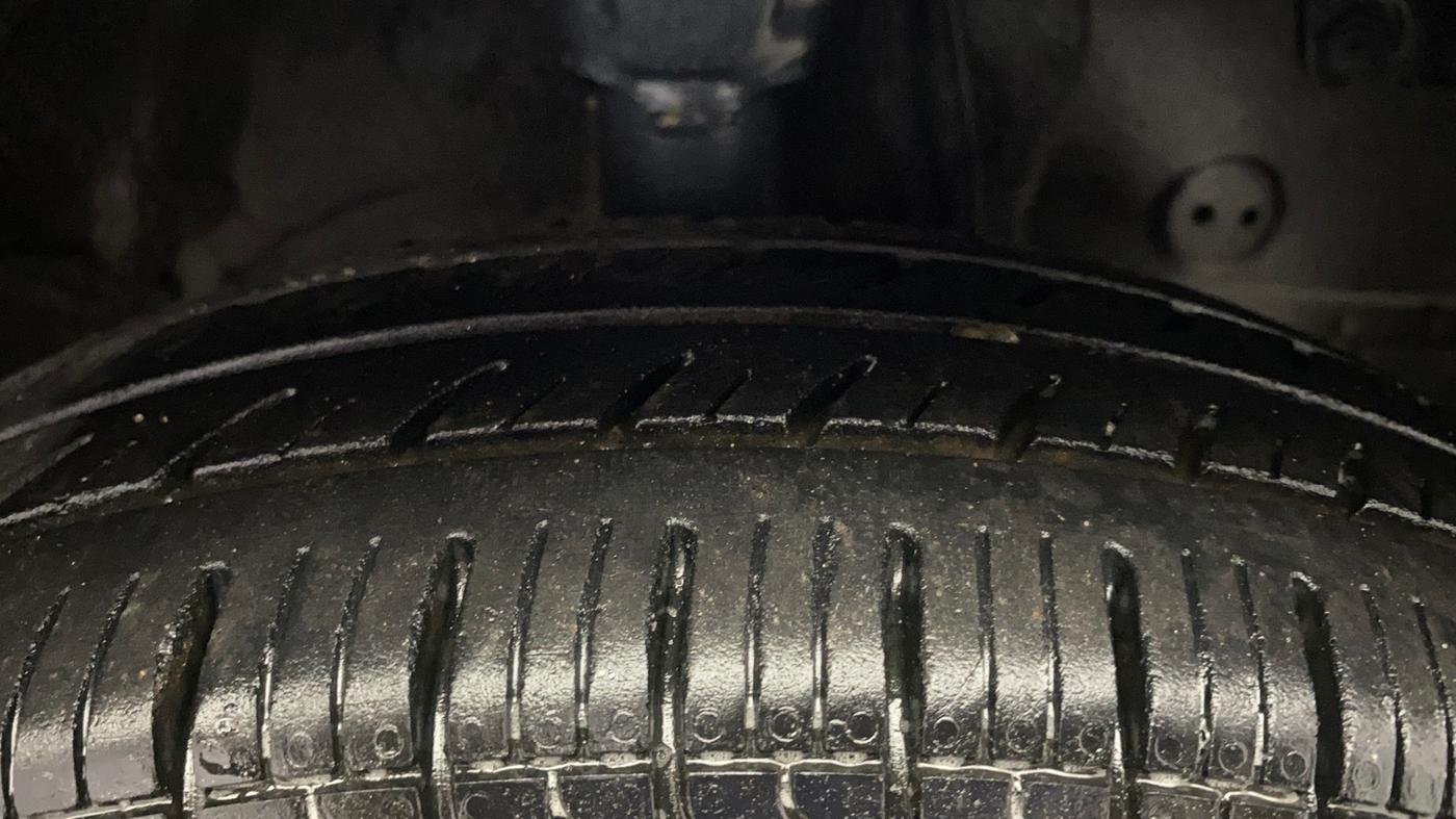 2014 Hyundai Eon D-LITE+, Petrol, Manual, 31,889 km, Right Front Tyre Tread