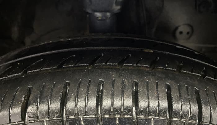 2014 Hyundai Eon D-LITE+, Petrol, Manual, 31,889 km, Right Front Tyre Tread
