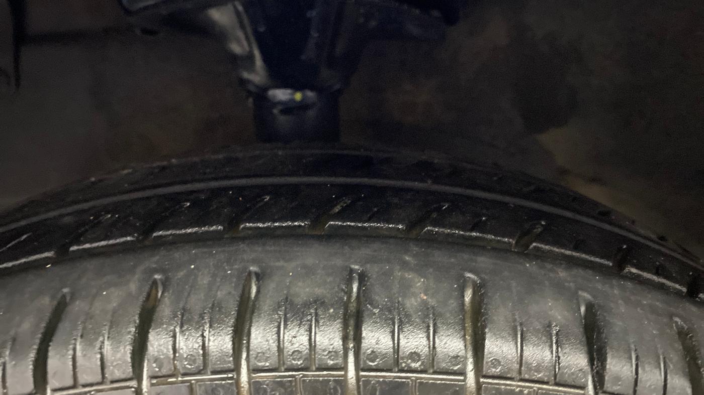 2014 Hyundai Eon D-LITE+, Petrol, Manual, 31,889 km, Left Front Tyre Tread
