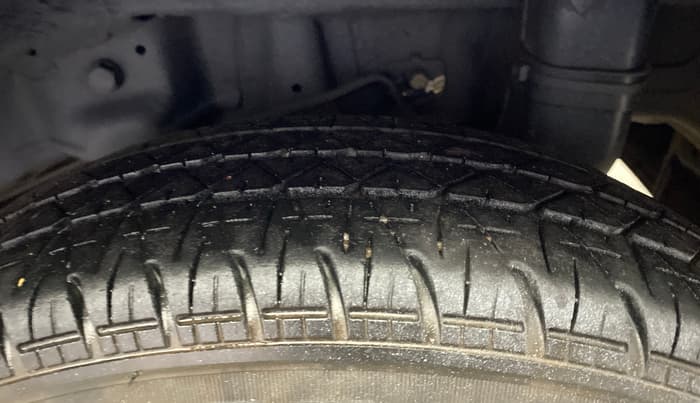 2014 Hyundai Eon D-LITE+, Petrol, Manual, 31,889 km, Left Rear Tyre Tread