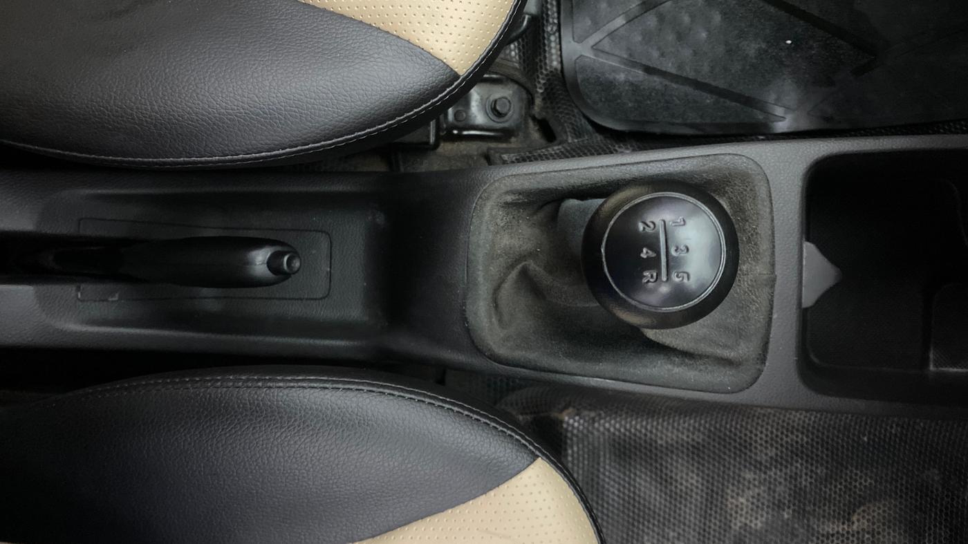 2014 Hyundai Eon D-LITE+, Petrol, Manual, 31,889 km, Gear Lever