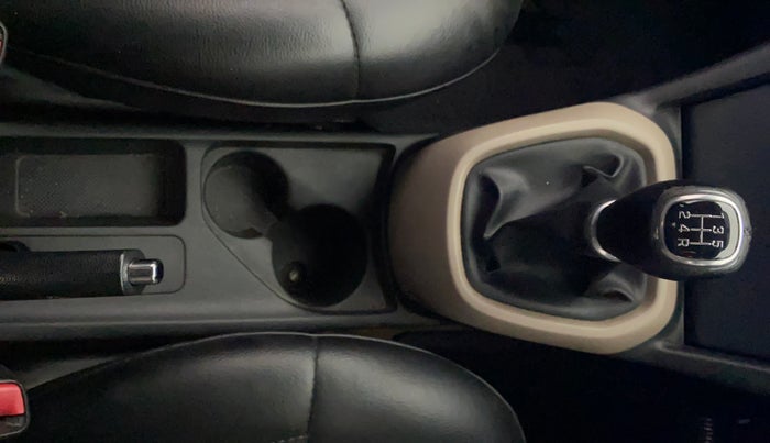 2016 Hyundai Xcent SX 1.2 (O), Petrol, Manual, 73,939 km, Gear Lever