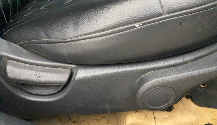 2016 Hyundai Xcent SX 1.2 (O), Petrol, Manual, 73,939 km, Driver Side Adjustment Panel