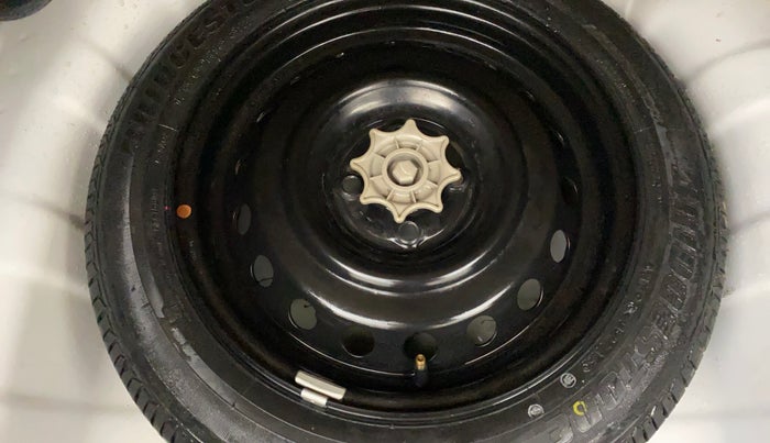 2016 Hyundai Xcent SX 1.2 (O), Petrol, Manual, 73,939 km, Spare Tyre